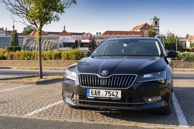 Prague to Karlovy Vary Private Transfer - Door-to-Door Pickup and Drop-Off, With Real Luggage Help