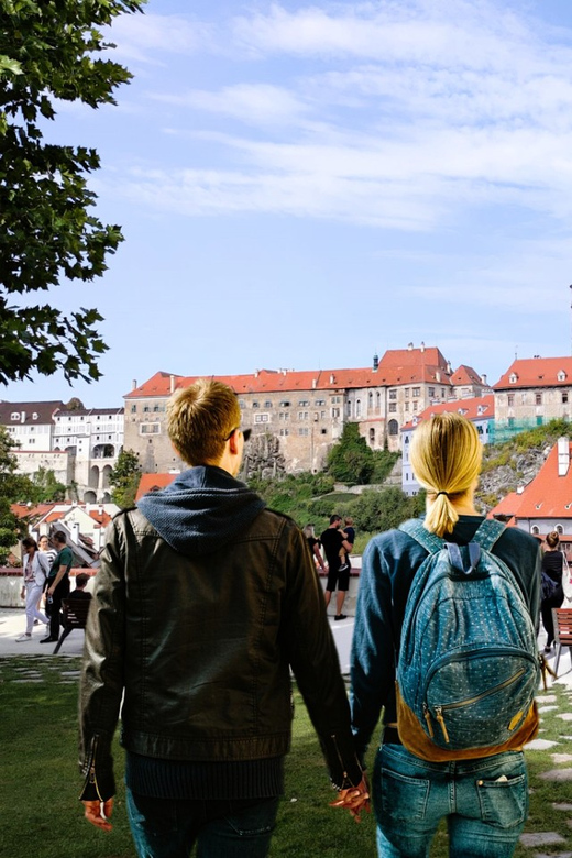 Prague: Transfer to Vienna via fabulous Cesky Krumlov - Český Krumlov Castle: what you see, what costs extra, and access realities