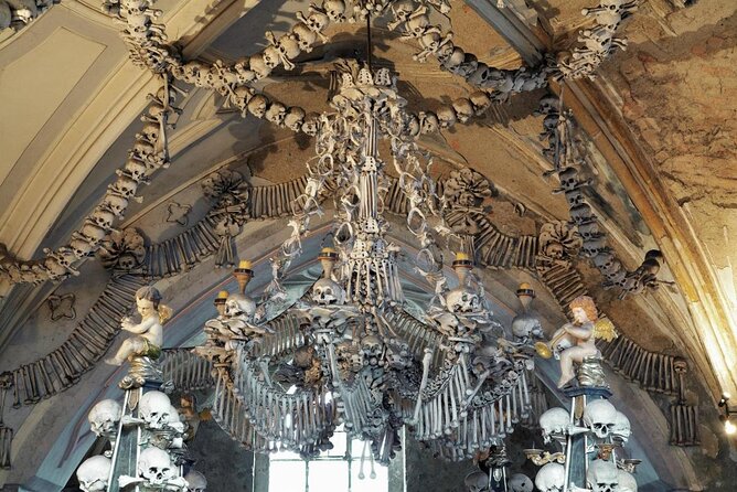 Prague-Vienna One-Way Sightseeing Day Tour - Key highlights at a glance