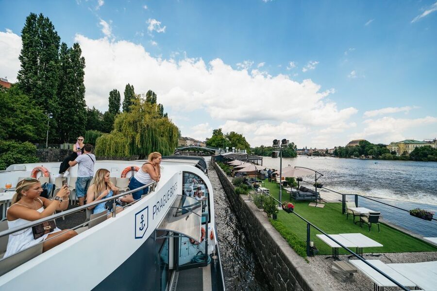 Prague: Vltava River Lunch Cruise in an Open-Top Glass Boat - The Buffet Lunch: What You’ll Eat and How to Handle the Line
