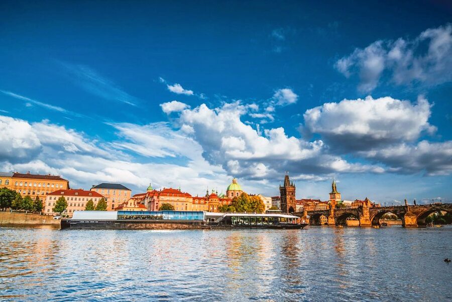 Prague: Vltava River Night Cruise with Buffet - Buffet Dinner That’s More Than a Token Meal