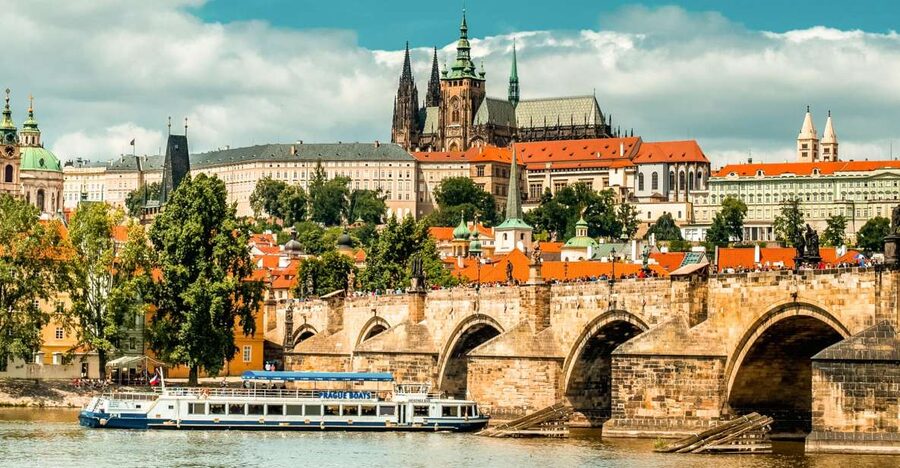 Prague: Vltava River Sightseeing Cruise - On-board comfort: open deck time and a bar for Czech beer