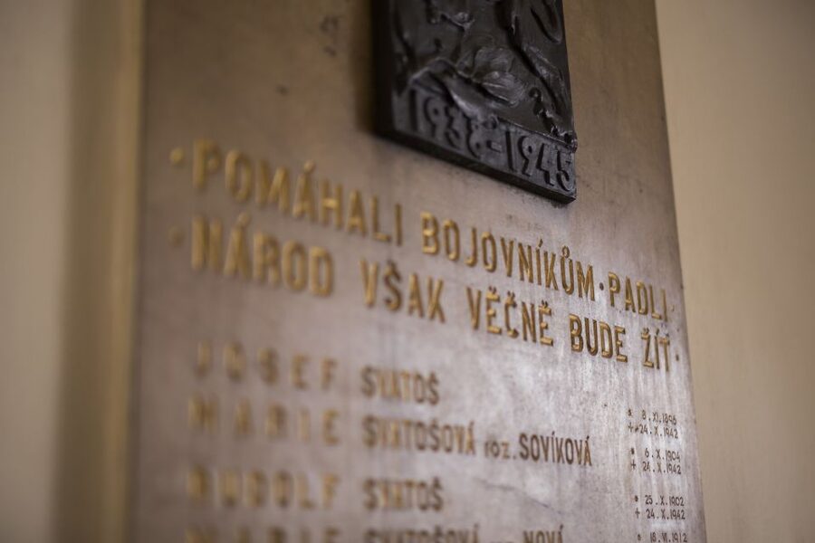 Prague: World War 2 and Operation Anthropoid Walking Tour - Wenceslas Square: where big history meets a huge public space