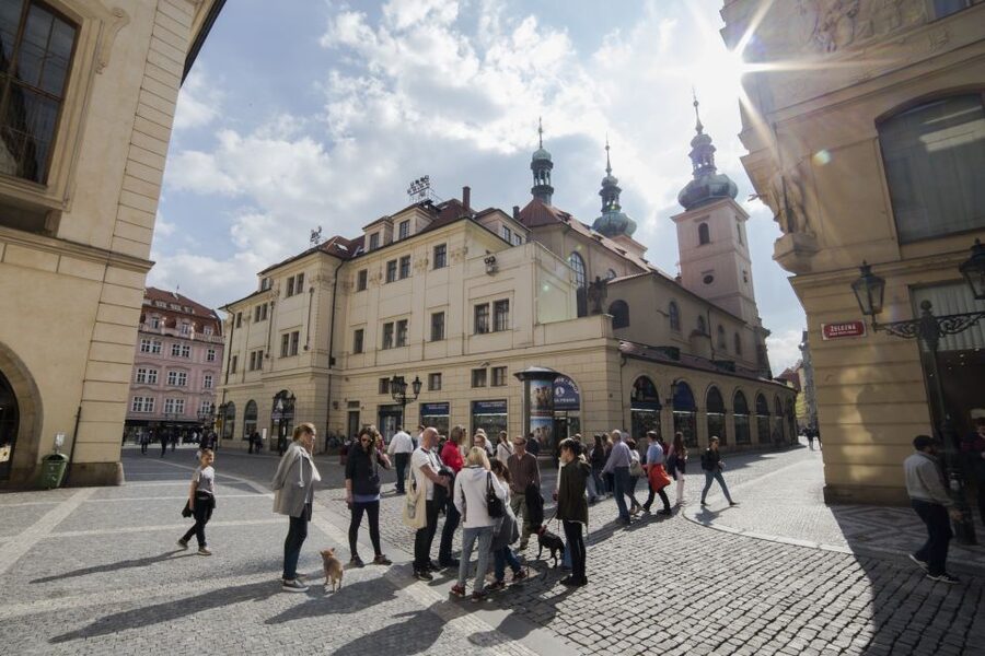 Prague: World War 2 and Operation Anthropoid Walking Tour - Finding your group at 7, Týnská 627/7 (near Týn Cathedral)