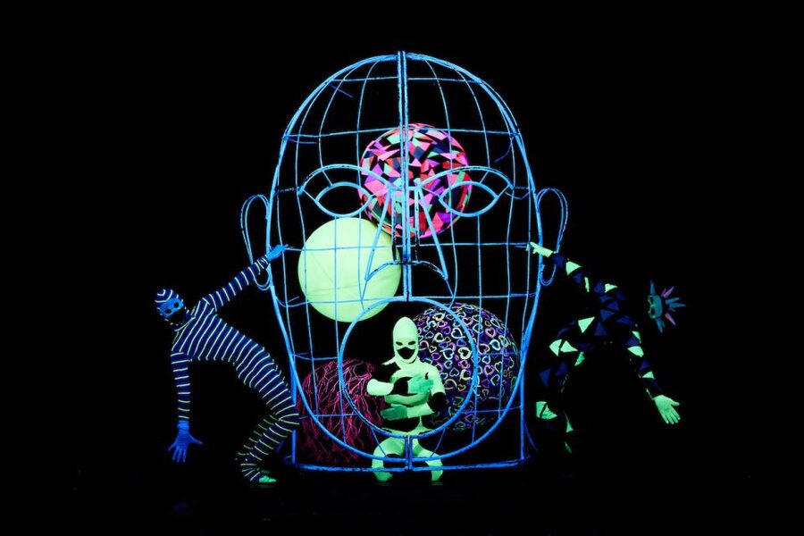 Prague: WOW Show Black Light Theater - Your 65-minute plan: unnumbered seats, no intermission, and when to arrive