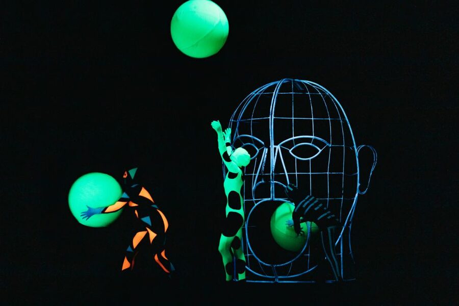 Prague: WOW Show Black Light Theater - The effects that create the big wow moments on a black light stage