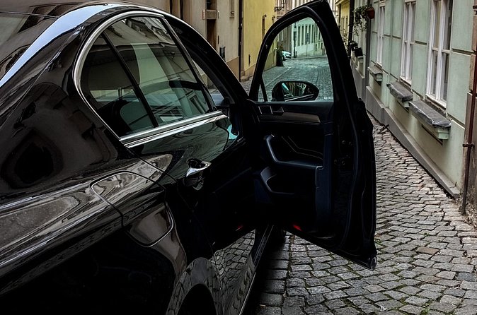 Private ARRIVAL Transfer by LIMOUSINE 3+1pax - Private Means Just Your Party, Not a Shared Shuffle