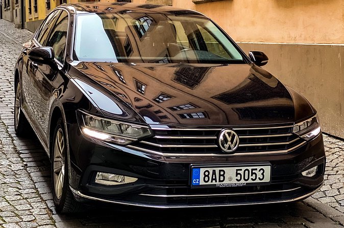 Private ARRIVAL Transfer by LIMOUSINE 3+1pax - Price and Value: When This Transfer Makes Sense