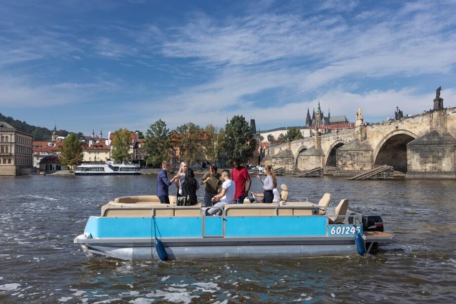 Private Boat Cruise With Unlimited Prosecco - Private Boat on the Vltava, and Why the Views Land