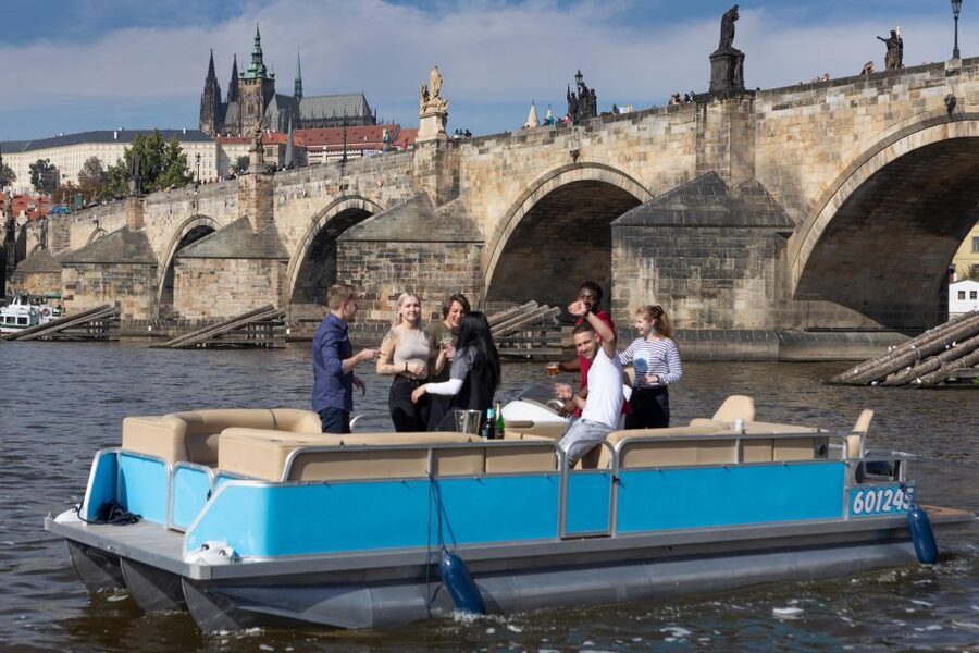 Private Boat Cruise With Unlimited Prosecco - Comfort, Life Vests, and Rain or Shine