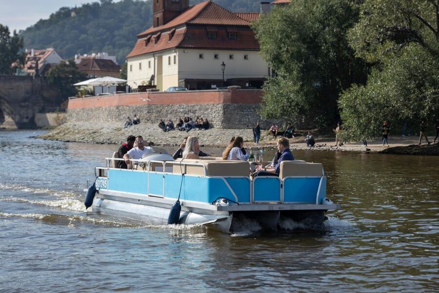 Private Boat Cruise With Unlimited Prosecco - Who This Cruise Fits Best in Prague