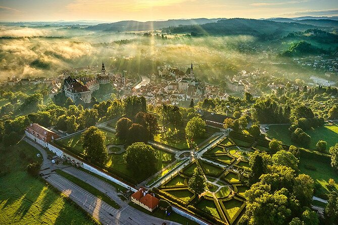 Private Day Trip from Prague to Cesky Krumlov - Stop 2: Český Krumlov, castle views, and why the old town feels like a maze