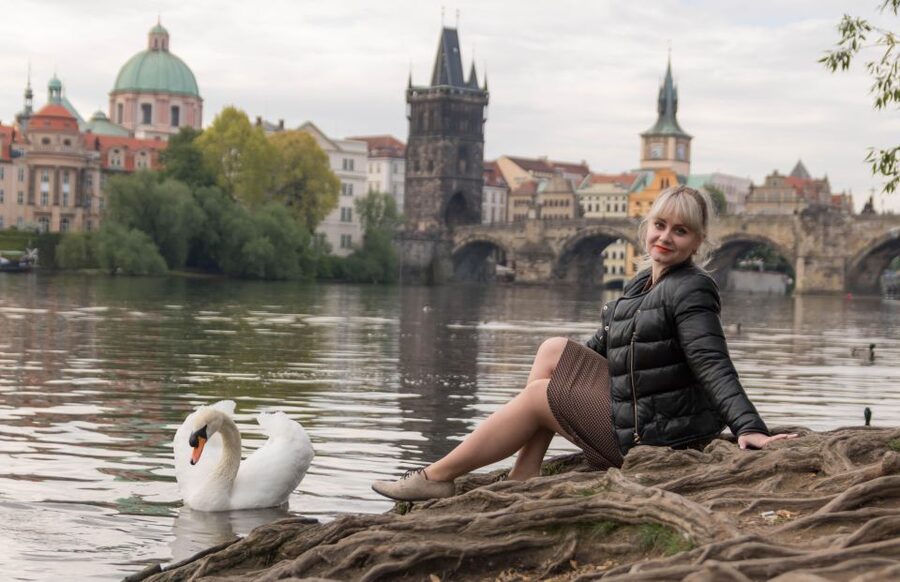 Private photoshoot in Prague - Charles Bridge, Malá Strana, and Kampa Island without wasting daylight