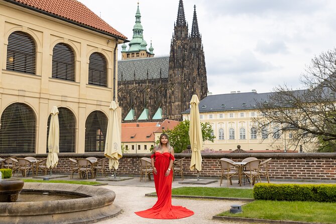 Private Photoshoot Tour in Prague - Where You Meet and How the One-Hour Flow Works