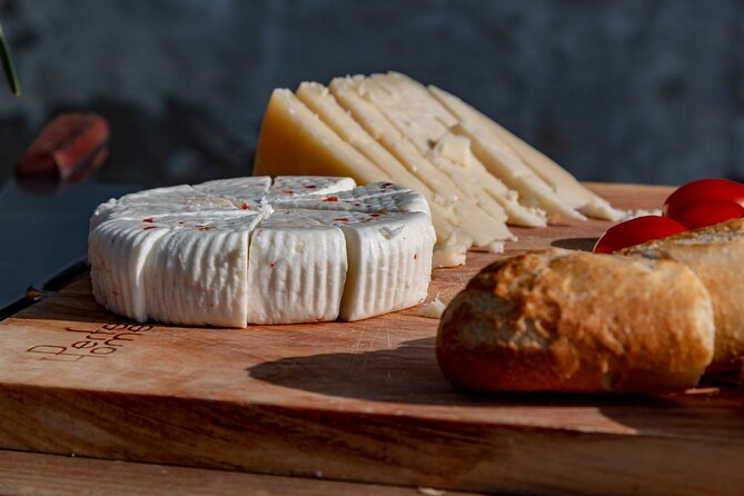 Private PICNIC in Bohemian Vineyards and Wine Tasting 4WD Tour - Seasonal and weather tips for your picnic day