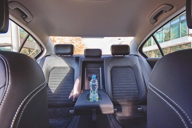 Private ROUND-TRIP (FROM and TO the AIRPORT) by LIMOUSINE 3+1pax - From Airport to Hotel Anywhere in Prague