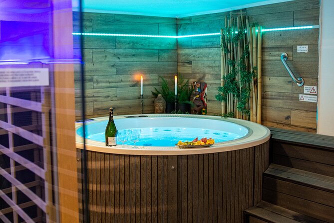 Private Spa with Jacuzzi and Sauna - BLACK ZONE - What’s Included: Prosecco, Fruit, Nespresso, Towels, and L’Occitane