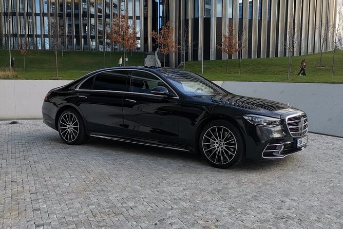 Private Transfer from Prague Airport to Prague City Hotels 1 - 3 pax - Should you book a private transfer from Prague Airport?