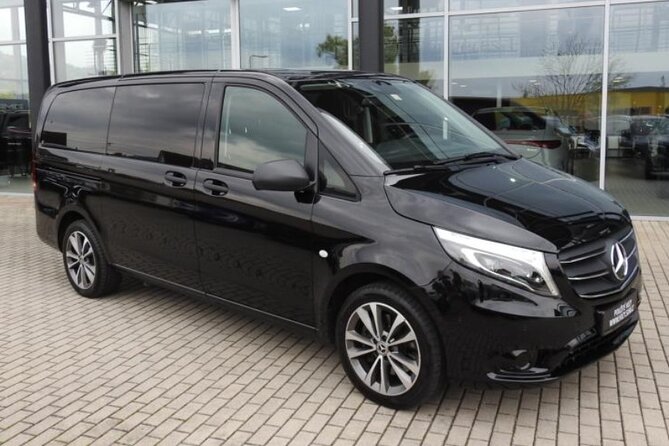 Private Transfer from Prague Airport to Prague City Hotels 1 - 7 pax - Who this private Prague airport transfer suits best