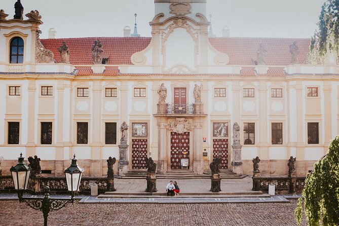 Private Vacation Photography Session with Local Photographer in Prague - How the 1-hour shoot actually feels on the ground