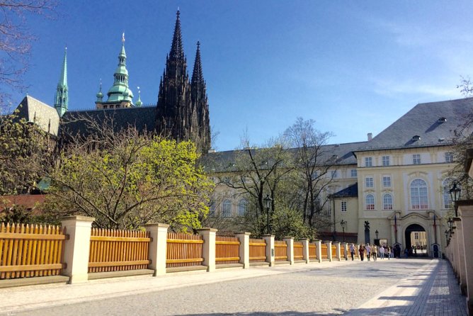 Private Walking Tour in Prague: Prague Castle Exterior with Little Quarter and Old Town with Jewish Quarter - Meeting at U Prašného mostu and What the Walking Pace Feels Like