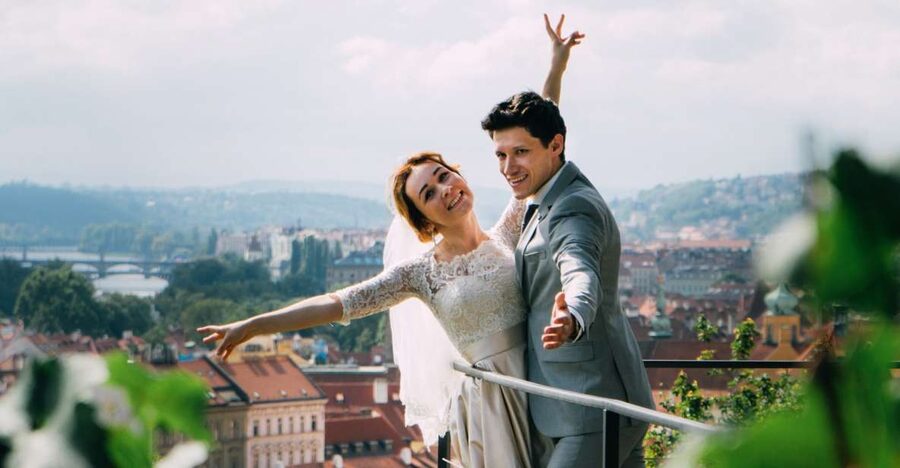 Professional photoshoot in Prague - 1 hour, 30 or 15 min - Picking your Prague “set”: Charles Bridge, Old Town Square, Castle, or Royal Gardens