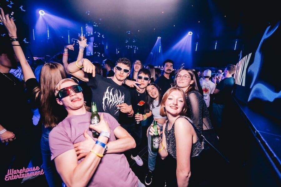 Pub Crawl with Shots and Night Club I Prague - Open bar for 2 hours, and how to use it without burning out