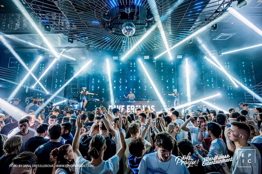 Pub Crawl with Shots and Night Club I Prague - Price and value for a $18 Prague night out