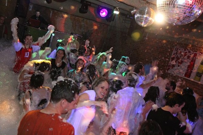 PUB und CLUB Crawl in the Czech Republic: Pilsen - Drinks, Bottles of Water, and the Tapping Machine Moment