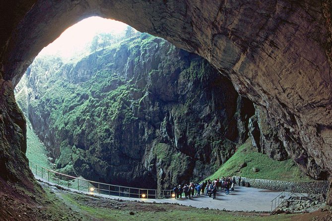 PUNKVA CAVES, ABYSS and PERNSTEJN CASTLE =only from Apr to Sep - Practical tips to make this day easier