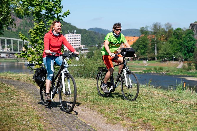 Rafting from Děčín to Bad Schandau and back on bikes - Reaching the Bad Schandau Handover: Beach Landing and Bike Switch