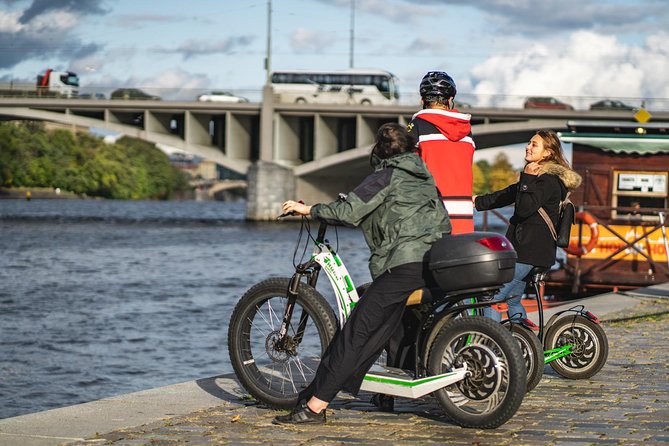 Rent your E-Scooter Hugo Bike in Prague! - Getting oriented on Prague streets: what to watch for on the fly