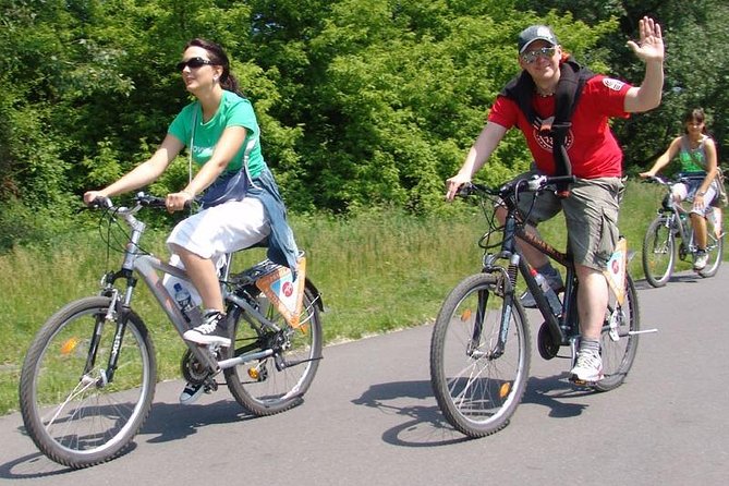 River & Park Bike Tour to Troja Chateau (Private small groups) - Riding Out Along the Vltava: What the Route Is Like