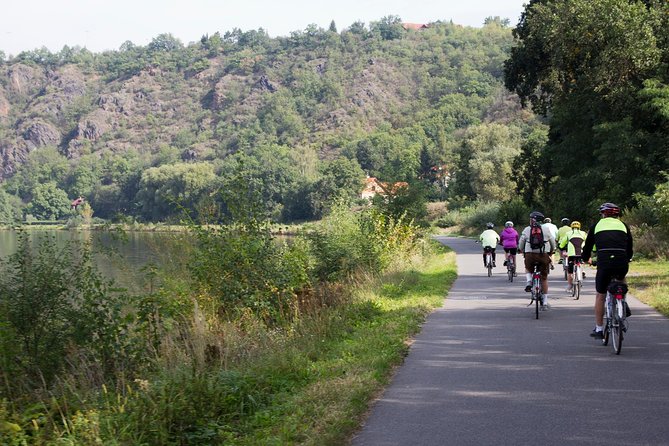 River & Park Bike Tour to Troja Chateau (Private small groups) - Troja Chateau and Its Gardens: A 17th-Century Stop You Can Actually Enjoy