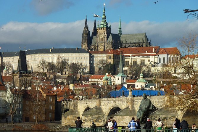 Shared Departure Transfer: Prague Hotel to Prague Airport - Comfort and ride quality: air-conditioning plus small-group logistics