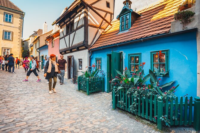 Skip the line: Prague Castle Interiors Tour with Local Guide - Old Royal Palace and Vladislav Hall: tombs, chapel, and vaulted drama