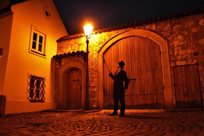 Telltale Ghost Tour - Old Jewish Cemetery: ancient graves and the chilling finale