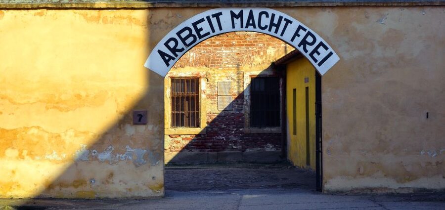 Terezin: Guided Tour of the Concentration Camp and Museum - Stop 1: The Memorial and Ghetto Museum