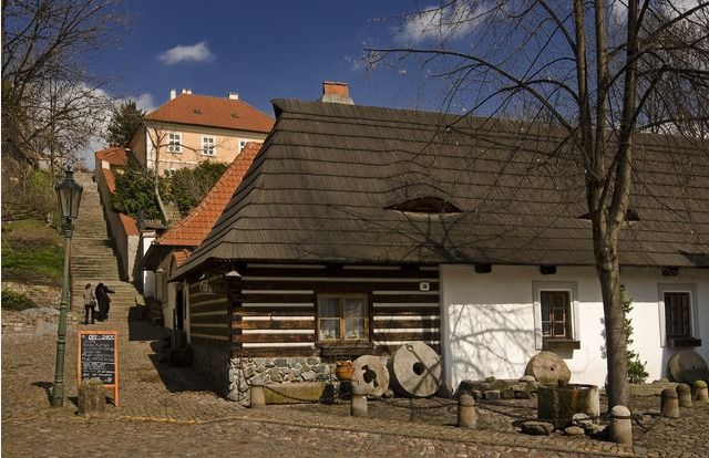 The essentials of Prague - Charles IV to the Velvet Revolution, With Stories That Land in the Streets