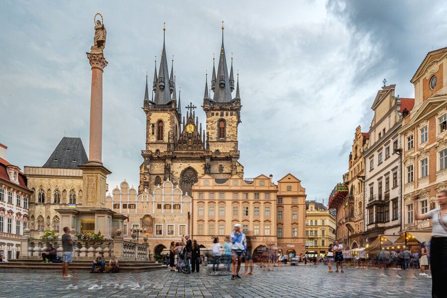 The Royal road, walking tour in french - Where you meet on Celetná Street and how to get oriented