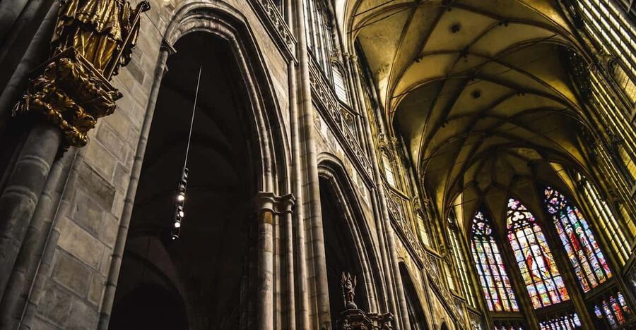 Tour of Prague Castle in italian language ticket included - Appuntamento nel Secondo Cortile e primo colpo d’occhio
