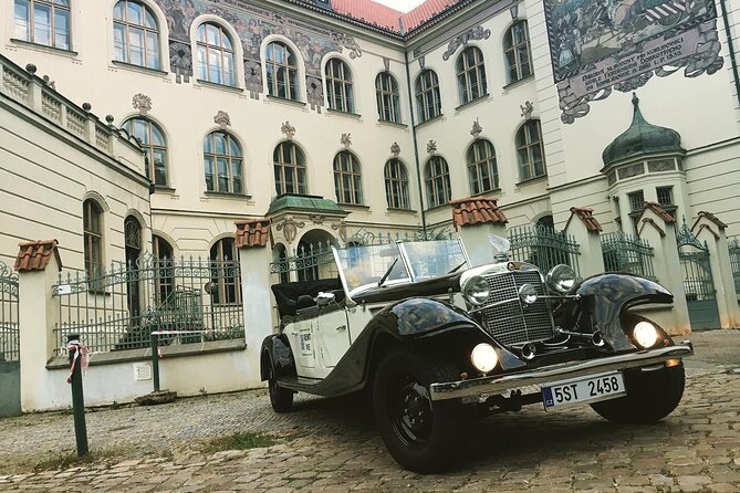 Vintage Cars Prague - Grand City Tour 150min / 1-6 pers. 2,5hrs - A 150-minute overview loop that helps you plan the rest