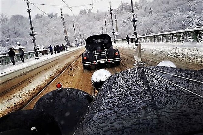 Vintage Cars Prague - Sightseeing Tour 90min / 1-6 pers. - The “vintage open-top” factor: why this Prague style works