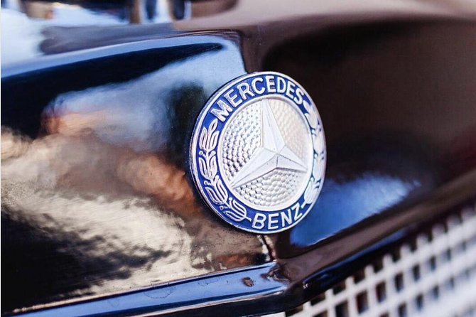 Vintage Cars Prague - Sightseeing Tour 90min / 1-6 pers. - Queen Anne’s Summer Palace: castle-area views without the full castle climb