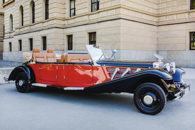 Vintage Cars Prague - Sightseeing Tour 90min / 1-6 pers. - Lennonova zed and the graffiti wall: art you can spot in motion