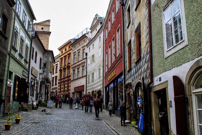 Walking private guided tour in Cesky Krumlov with local certified guide - Oli, the English-Speaking Certified Guide, and the Human Touch