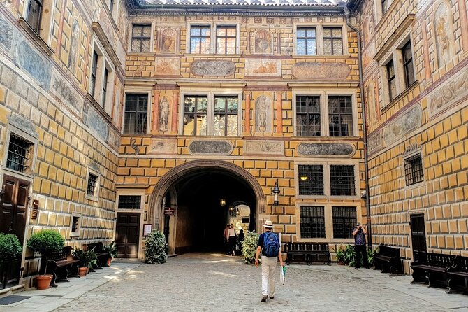 Walking private guided tour in Cesky Krumlov with local certified guide - Who Should Book This Tour in Český Krumlov