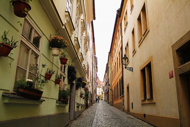 Walking through ages: 11th to 21st century, Prague flavoured - Charles Bridge, 700 years of statues and city views