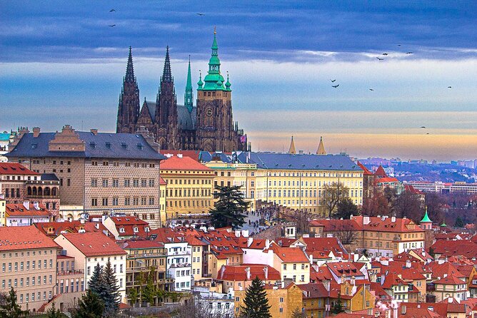 Walking through ages: 11th to 21st century, Prague flavoured - Old Town Square and the Astronomical clock, the center that keeps pulling you back