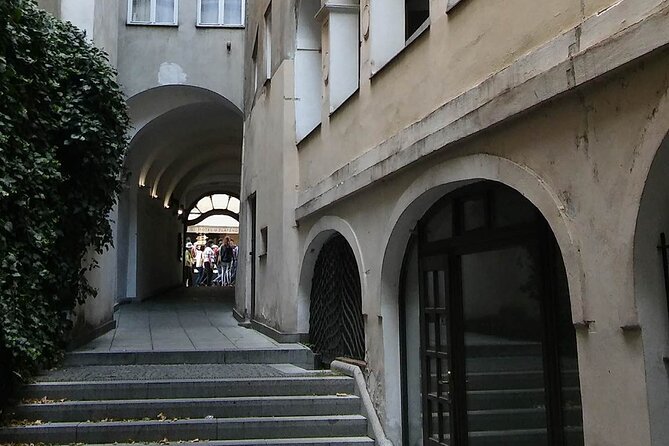 Walking Tour in Prague with Local Historian - Meeting Point and the Simple Flow of the Route